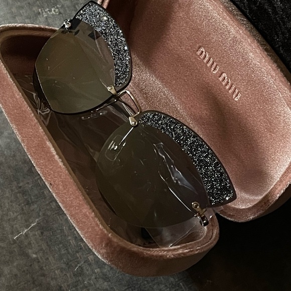 MIU MIU SUNGLASSES - Picture 11 of 15